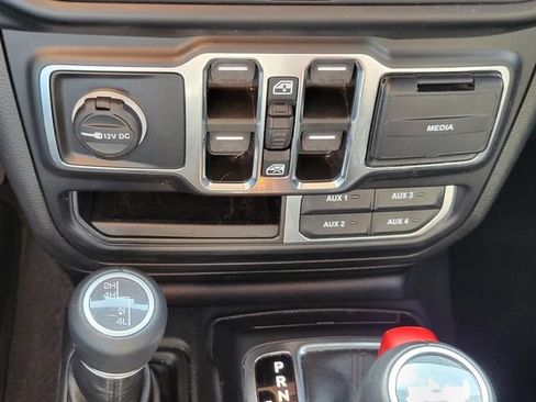 Used 2023 Jeep Wrangler Unlimited Sahara AWD/4WD image 22
