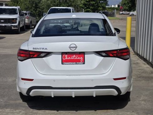 Used 2025 Nissan Sentra SV FWD image 10