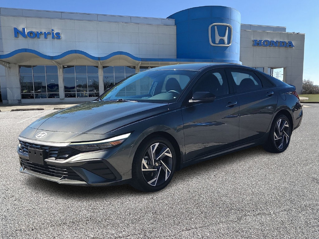 Used 2025 Hyundai Elantra Sport FWD image 2