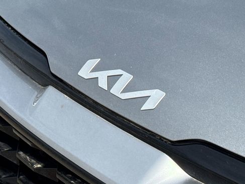 Used 2024 Kia Sportage EX image 5