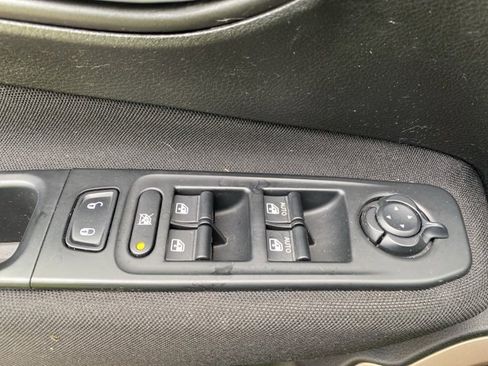 Certified 2017 Jeep Renegade Latitude w/ Cold Weather Group image 29