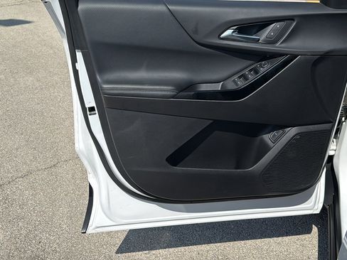 Used 2025 Chevrolet Equinox LT w/ Convenience Package II image 8