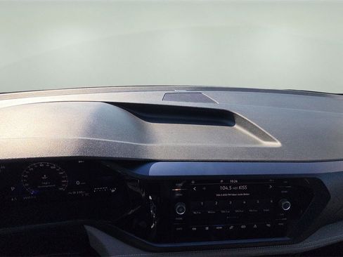 Used 2024 Volkswagen Taos SE image 9