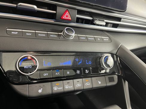 Used 2024 Hyundai Elantra SEL w/ Convenience Package image 25