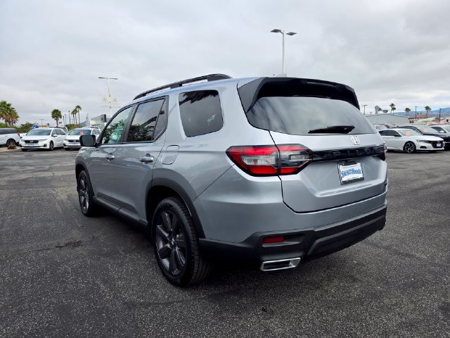 Certified 2023 Honda Pilot Sport image 9