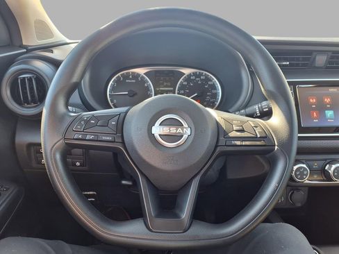Certified 2025 Nissan Kicks Play S image 14