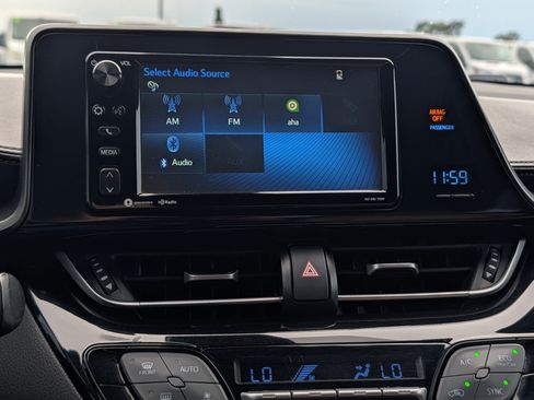 Used 2018 Toyota C-HR XLE FWD image 28