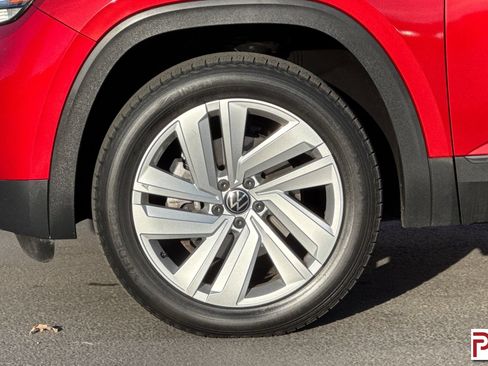 Used 2020 Volkswagen Atlas Cross Sport SE AWD/4WD image 32