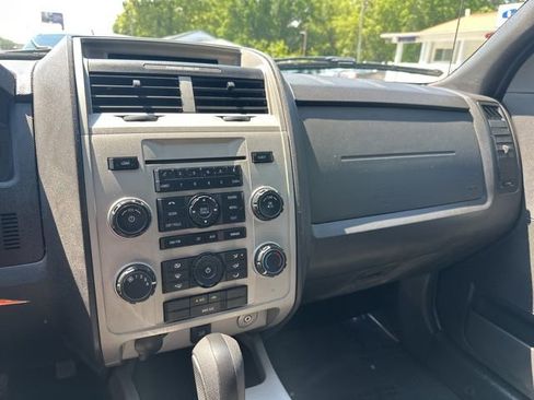 Used 2011 Ford Escape XLT AWD/4WD image 17