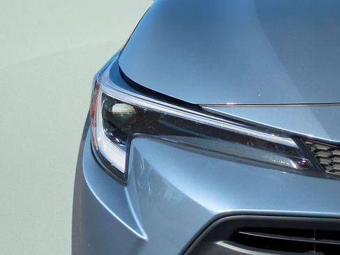 Used 2025 Toyota Corolla LE image 9