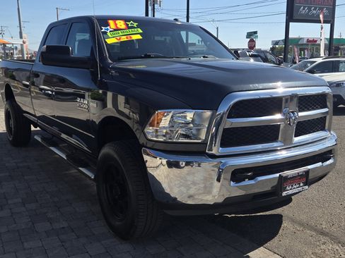 Used 2018 RAM 2500 Tradesman w/ Chrome Appearance Group AWD/4WD image 3