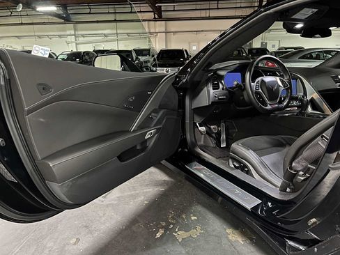 Used 2015 Chevrolet Corvette Z06 w/ 3LZ Preferred Equipment Group RWD image 17