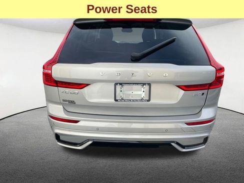 Used 2025 Volvo XC60 B5 Plus image 12
