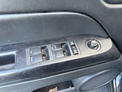 Used 2016 Jeep Patriot High Altitude AWD/4WD image 12