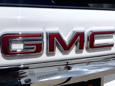 Used 2024 GMC Terrain SLE w/ Driver Convenience Package FWD image 31
