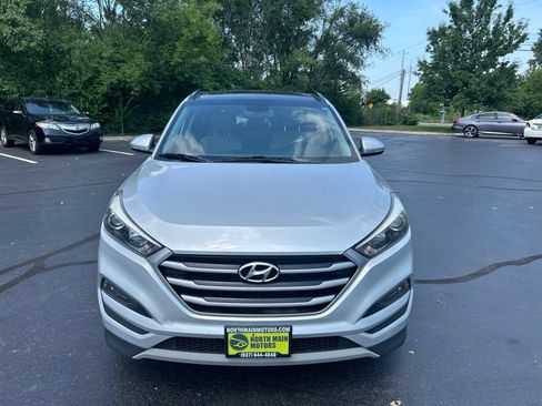 Used 2018 Hyundai Tucson Value FWD image 2