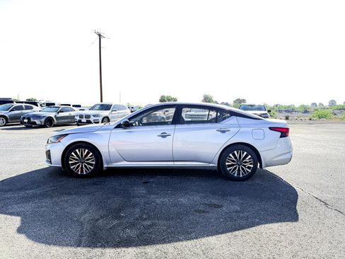Used 2024 Nissan Altima 2.5 SV image 8