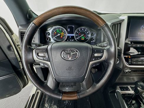 Certified 2020 Toyota Land Cruiser Base image 16