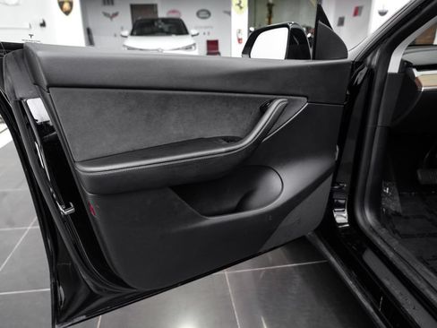 Used 2022 Tesla Model Y Long Range AWD/4WD image 36