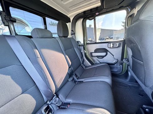 Certified 2022 Jeep Gladiator Willys image 23