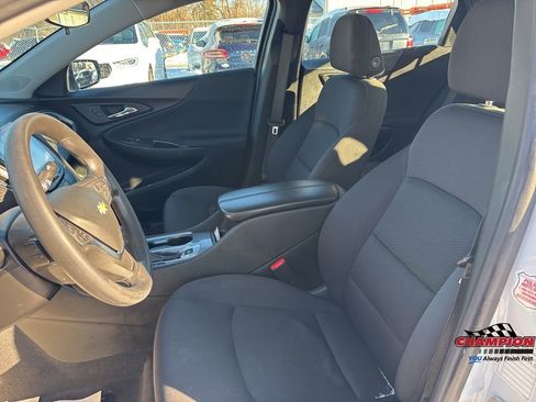 Used 2024 Chevrolet Malibu LT image 25