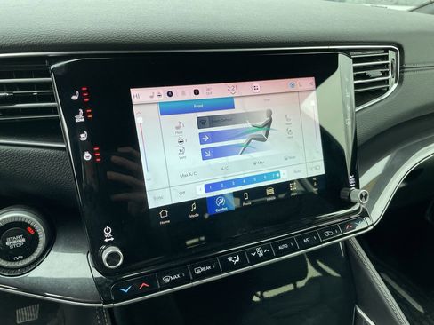 Used 2024 Jeep Wagoneer 4WD image 16