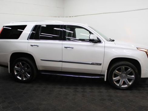 Used 2017 Cadillac Escalade Luxury image 4