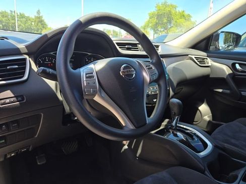 Used 2015 Nissan Rogue S FWD image 12