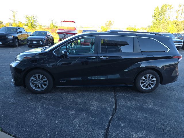 Used 2021 Toyota Sienna XLE w/ XLE Plus Package FWD image 8