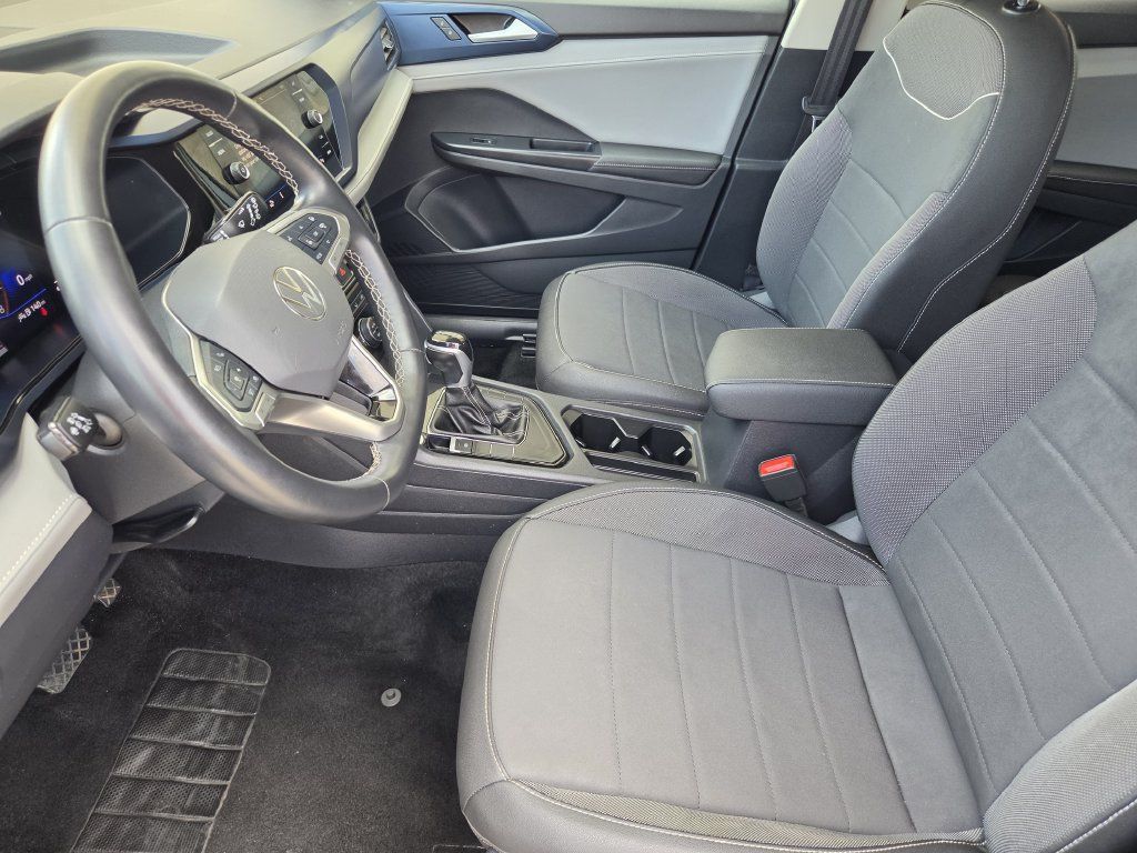 Used 2024 Volkswagen Taos SE FWD image 9