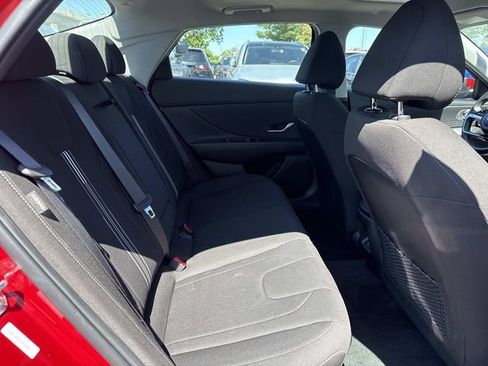 Used 2025 Hyundai Elantra SEL FWD image 12