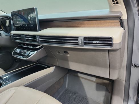 Used 2023 Lincoln Corsair Reserve FWD image 19