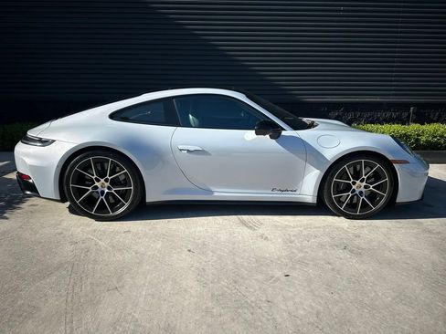 Certified 2025 Porsche 911 Carrera GTS RWD image 10