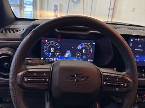 Used 2024 Chevrolet Colorado Trail Boss w/ Technology Package image 9