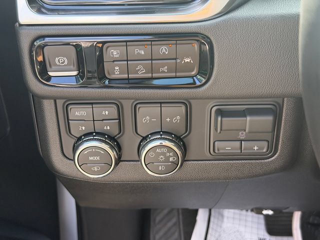 New 2026 GMC Yukon Denali w/ Denali Reserve Package AWD/4WD image 22