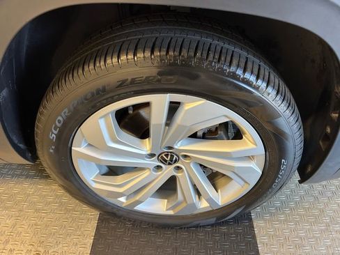 Certified 2023 Volkswagen Atlas SE FWD image 10