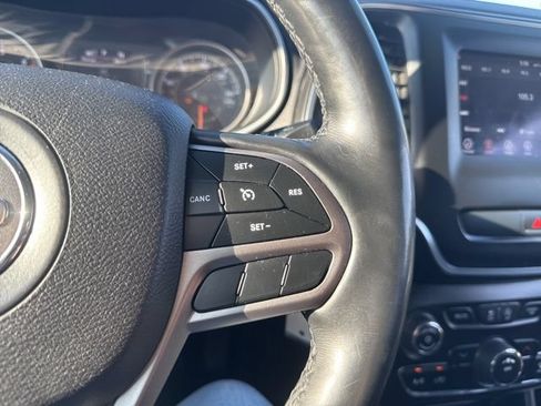 Used 2019 Jeep Cherokee Latitude w/ Cold Weather Group AWD/4WD image 22