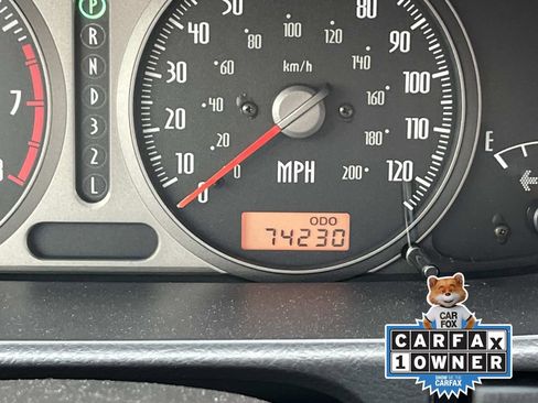 Used 2003 Isuzu Axiom S image 32