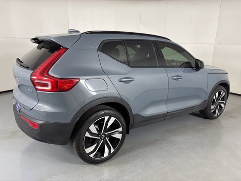 Used 2023 Volvo XC40 B4 Ultimate w/ Protection Package Premier image 8