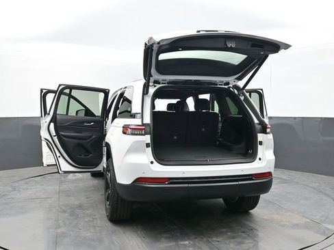 Used 2023 Jeep Grand Cherokee Altitude image 62