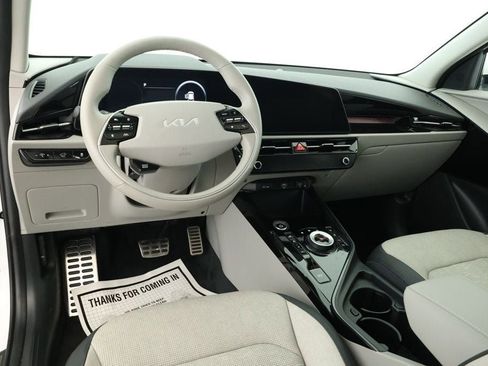 Used 2025 Kia Niro Wave w/ Wave Preserve Package image 11