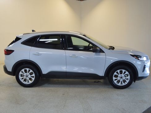 Used 2025 Ford Escape Active AWD/4WD image 2