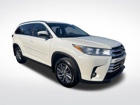 Used 2019 Toyota Highlander XLE image 3