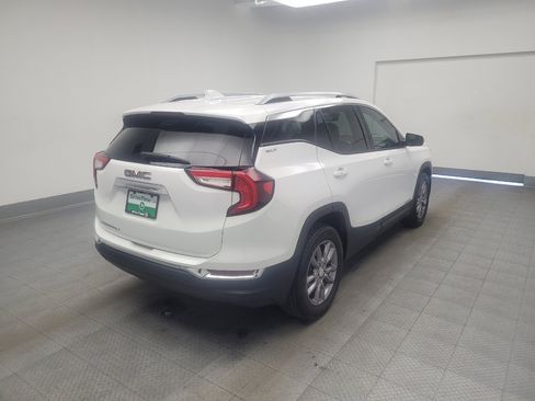 Used 2024 GMC Terrain SLT FWD image 9