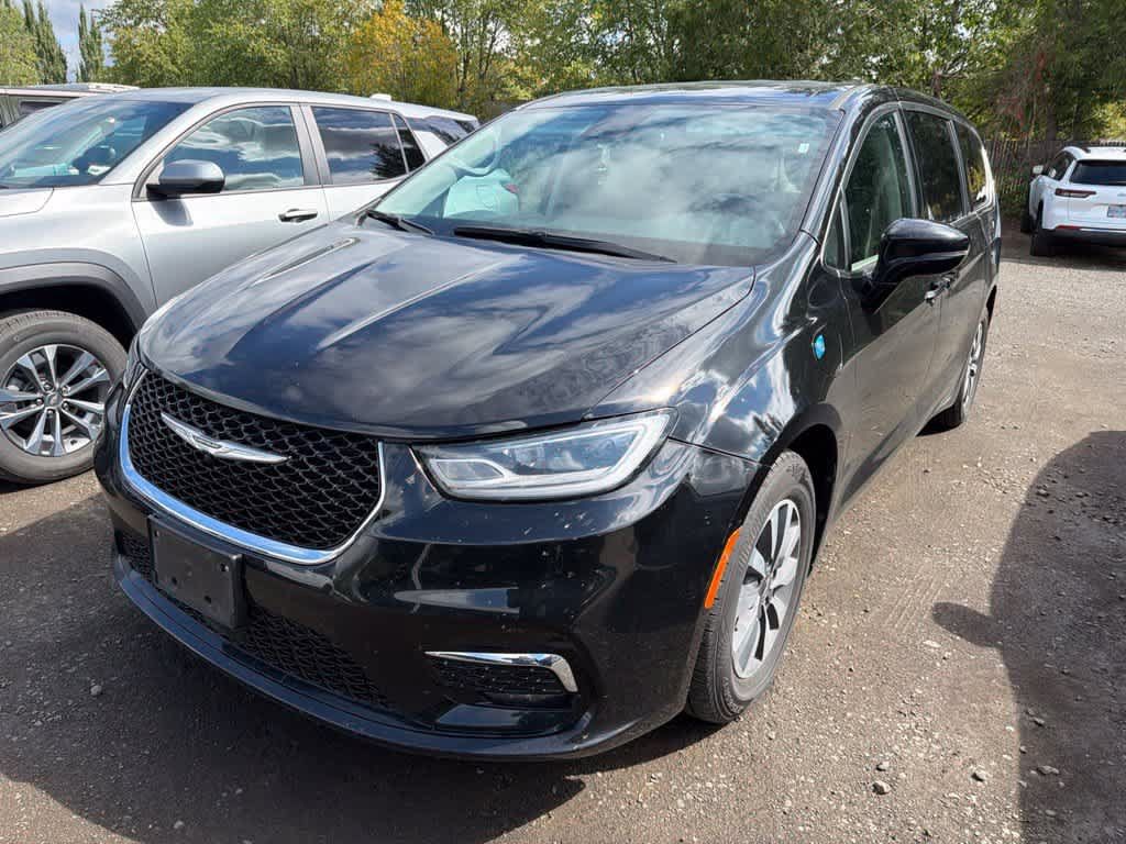 Used 2024 Chrysler Pacifica Limited FWD image 3