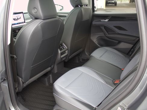 New 2026 Volkswagen Tiguan SE image 25