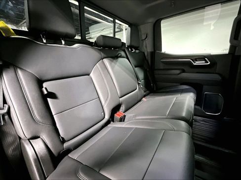 Used 2025 GMC Sierra 1500 SLT image 36