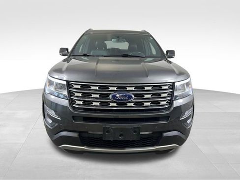 Used 2017 Ford Explorer XLT w/ Equipment Group 202A AWD/4WD image 9
