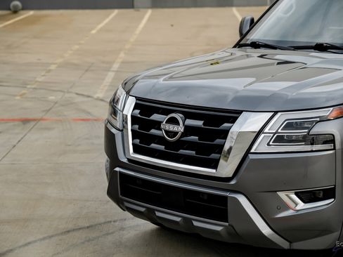 Used 2021 Nissan Armada SL w/ Captain's Chairs Package image 27