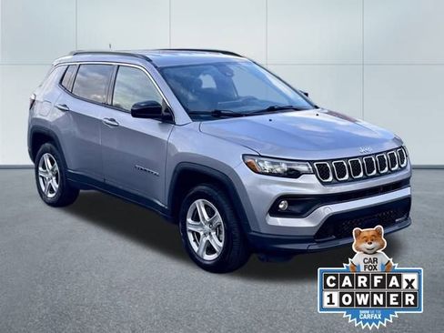 Used 2024 Jeep Compass Latitude image 2
